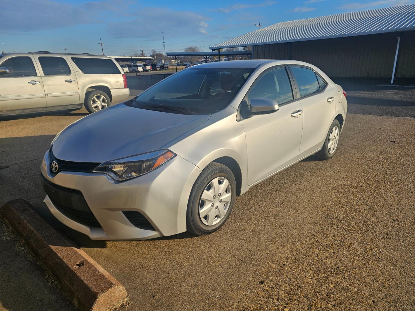 2014 SILVER Toyota Corolla L 4-Speed AT (2T1BURHE9EC) with an 1.8L L4 DOHC 16V engine, 4-Speed Automatic transmission, located at 533 S Seven Points BLVD, Seven Points, TX, 75143, (430) 255-4030, 32.313999, -96.209351 - Photo#0